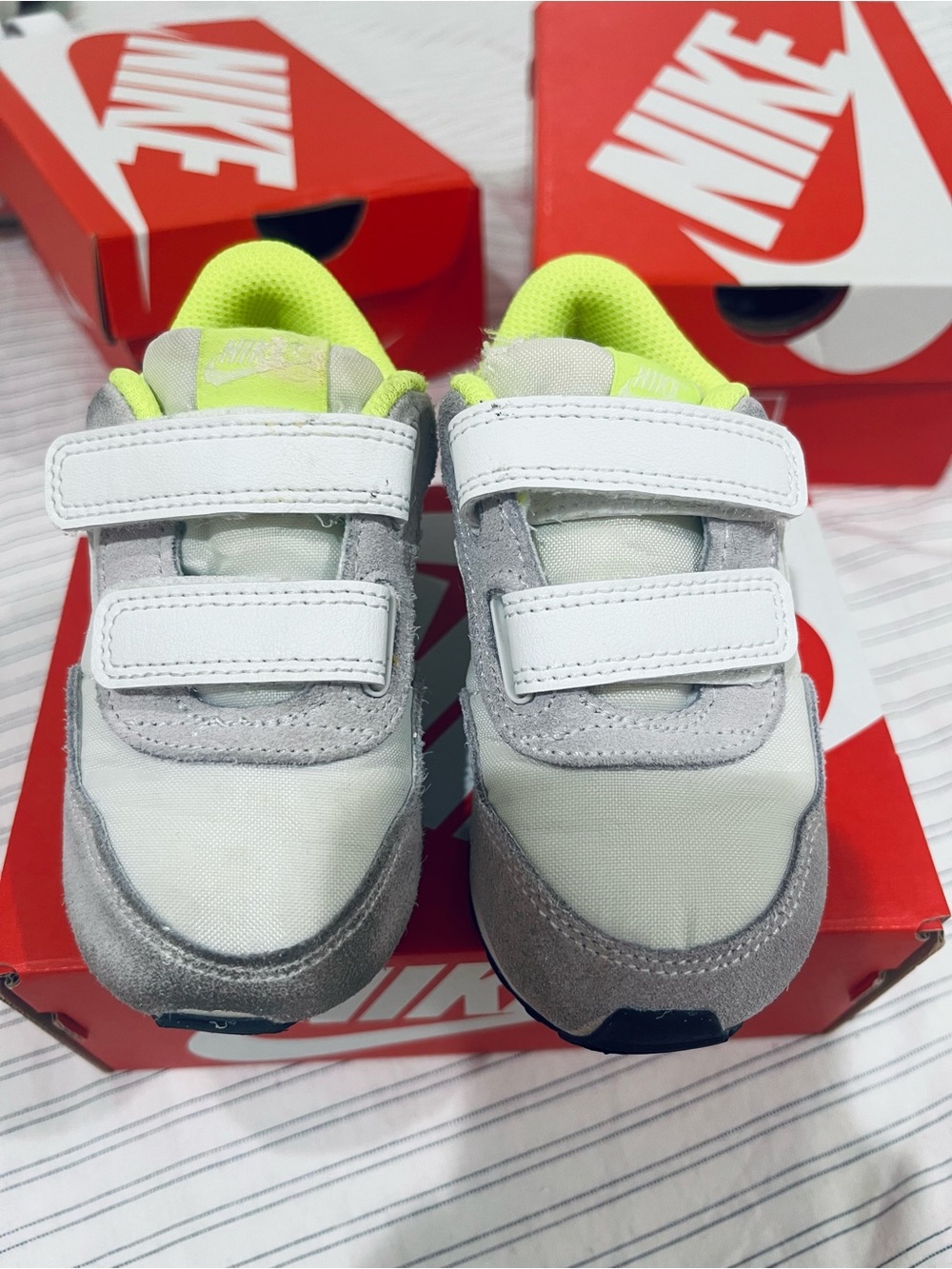 Nike MD Valiant - summit white / barely volt - 7C